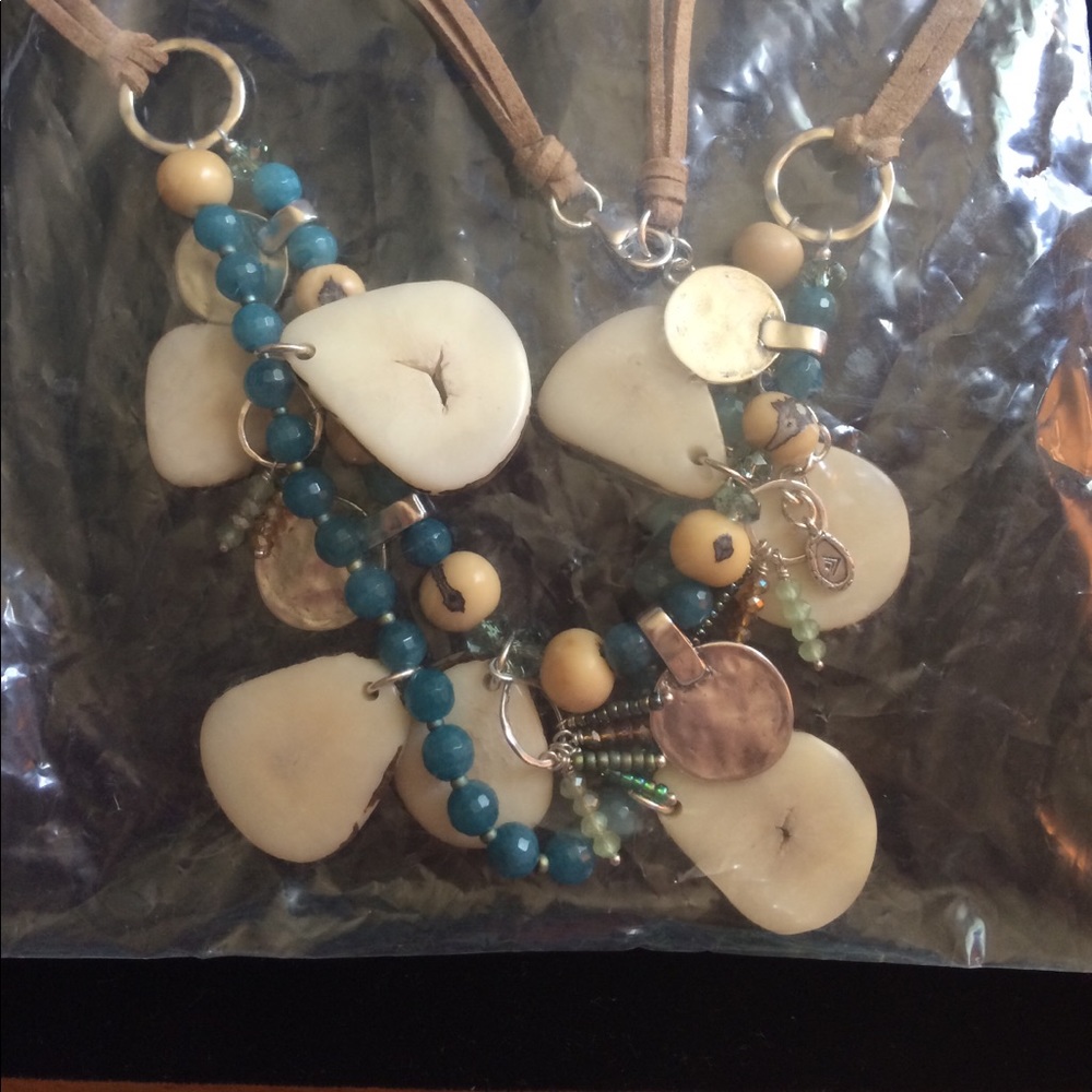 🔥SALE🔥Silpada Sterling Polished Palms Necklace💙 - Picture 3 of 7